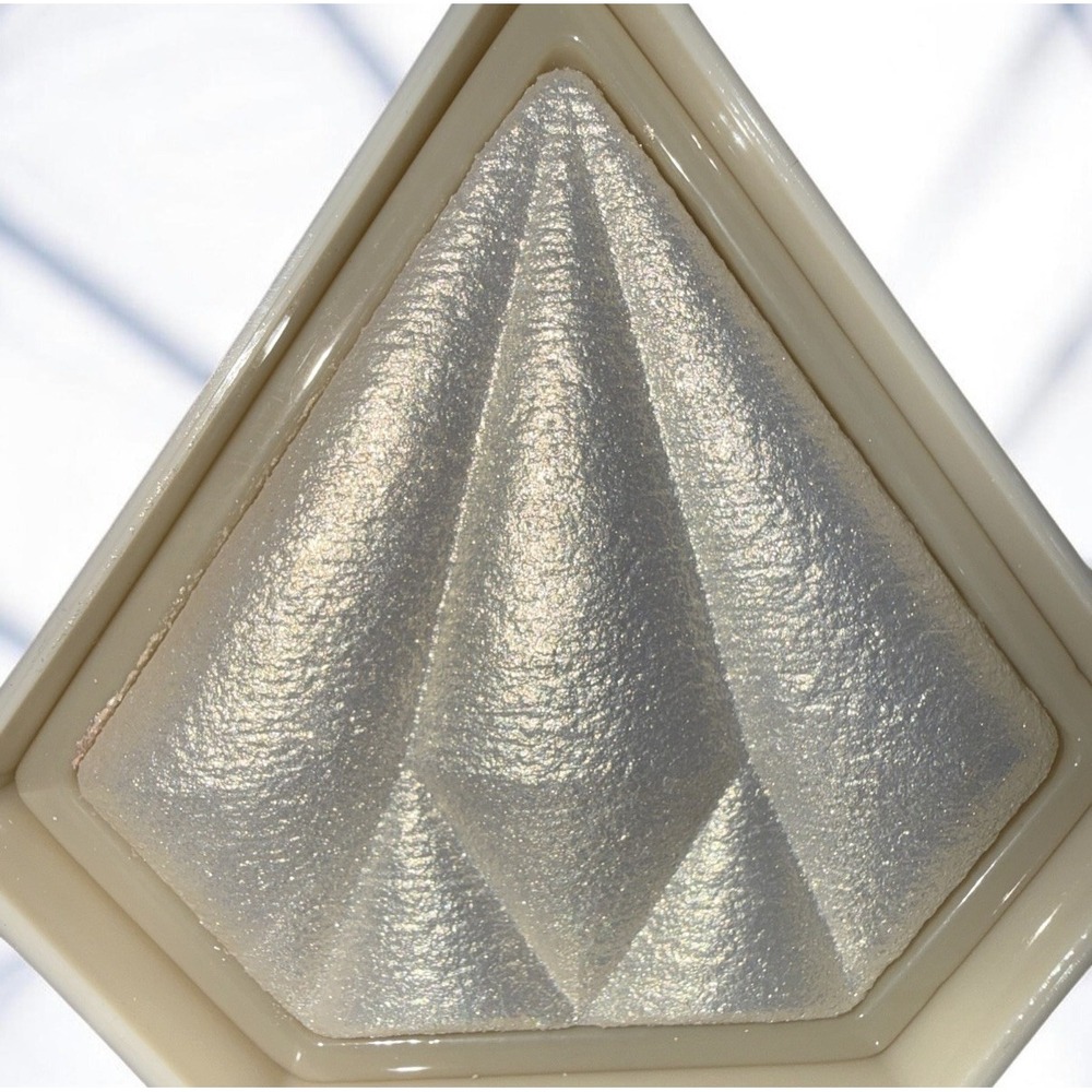 Deluxe Diamond Glow Highlighter Italia Deluxe Shade 01 ICE DIAMOND. NEW